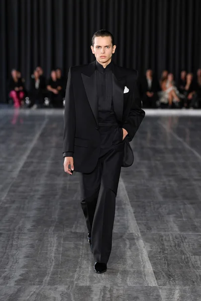 Look 18